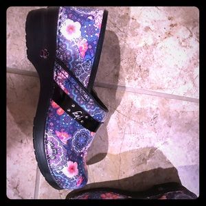 Dansko size 41 nursing shoes